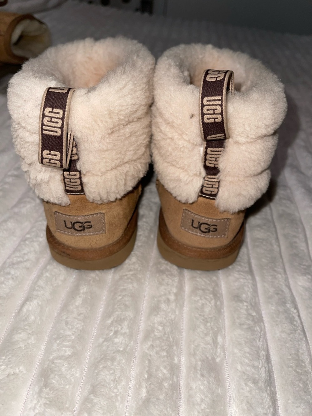 UGG Kids Fluff Mini Quilted Boots | Size 3 Kids - Picture 5 of 11